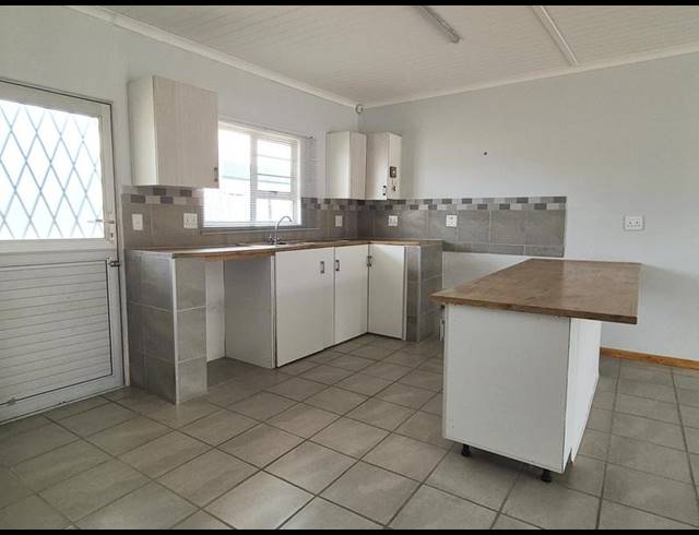 3 BEDROOM HOUSE FOR SALE IN PERLEMOENBAAI